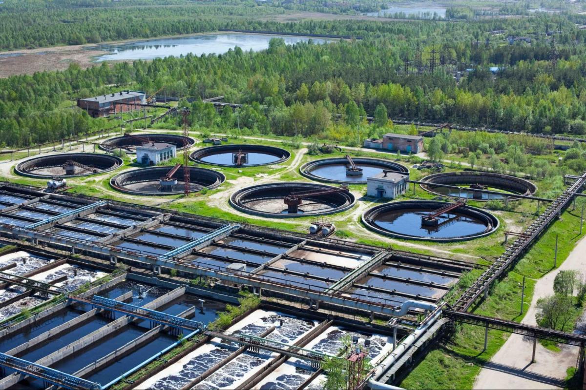 Aerial photo of a water treatment plan with reservoirs